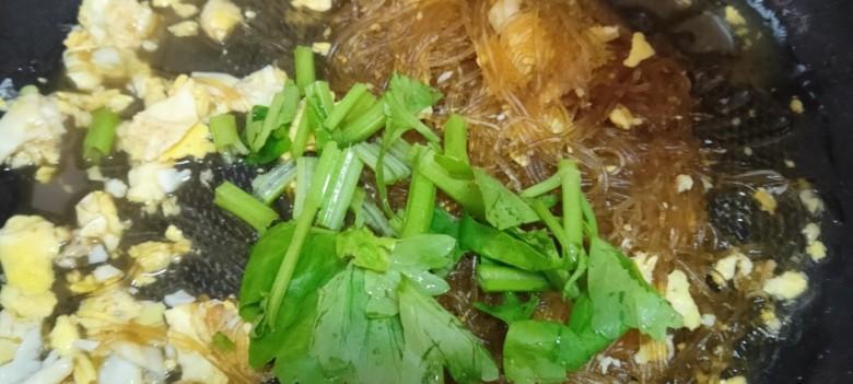 肉末香芹炒粉条的做法（香气四溢的一道家常菜）  第3张