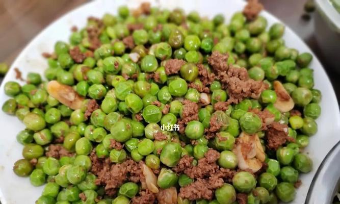 翠绿豌豆米肉末美味（美食做法分享）  第1张