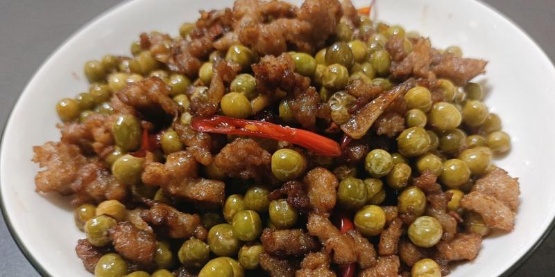 翠绿豌豆米肉末美味（美食做法分享）  第3张
