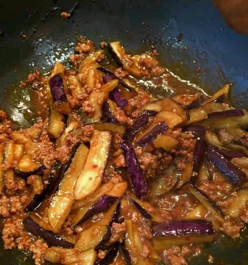 简单易学的肉末茄条做法（用肉末与茄条调制的美味佳肴）  第3张