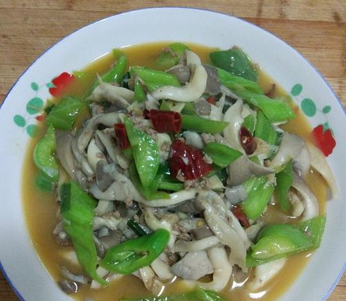 美味肉末平菇的做法（以香浓肉末和清爽平菇相融合）