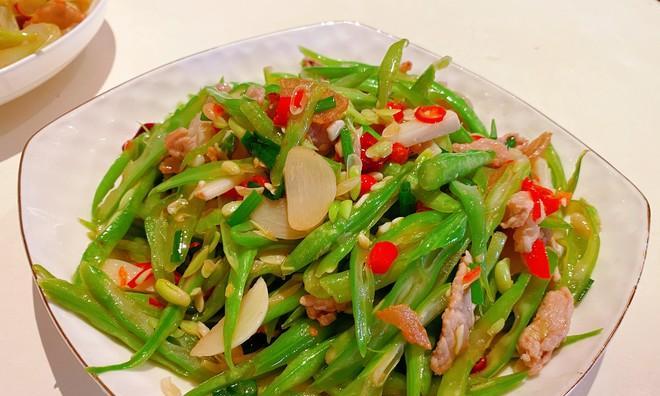 尝鲜美味，肉末干煸四季豆（家常美食）