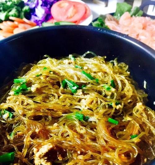 美味可口的肉末粉丝煲（营养丰富的家常菜谱）