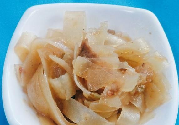 家常美食——肉末粉皮的制作方法（家庭必备的下饭佳品）