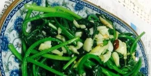 清炒红薯叶，一道营养丰富的家常菜（从选材到烹饪）