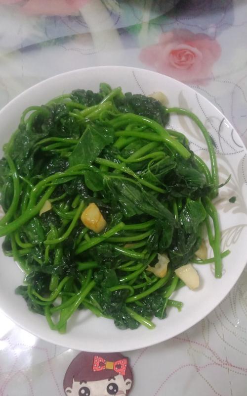 清炒红薯茎叶的健康美食（清炒红薯茎叶的营养功效与做法分享）  第1张