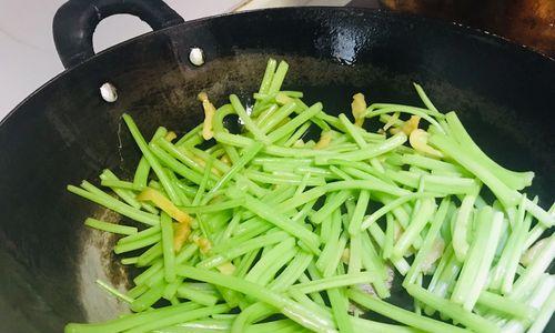 清炒红薯梗，营养美味一锅炒！  第3张