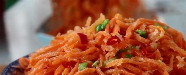 清炒红萝卜的做法（营养丰富、美味可口）
