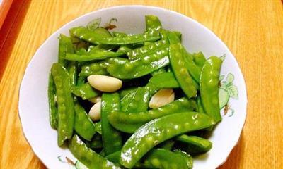 清炒荷兰豆，营养美味又简单（荷兰豆的烹饪方法与营养价值）  第3张