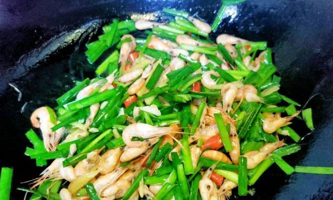 清炒河虾，鲜美可口（传统美食的制作方法）  第2张