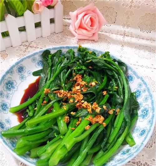 清炒高脚菜心的做法（美味又营养的清炒菜心）