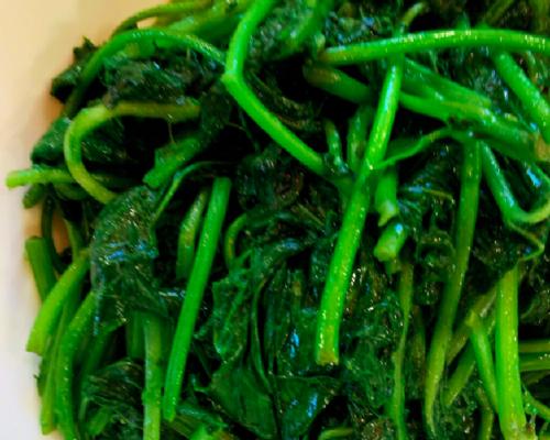 清炒番薯叶——健康美味的农家菜（采摘野菜）  第1张