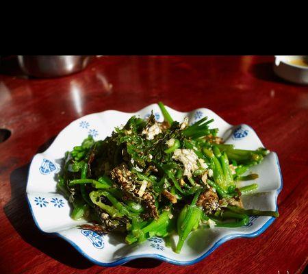 清炒洱海海菜的制作方法（做出口感鲜美的洱海海菜）  第3张
