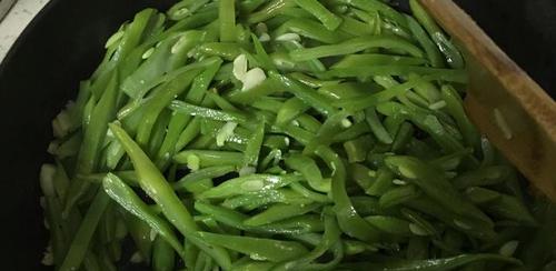 清炒豆角丝的做法（营养美味清爽）  第1张
