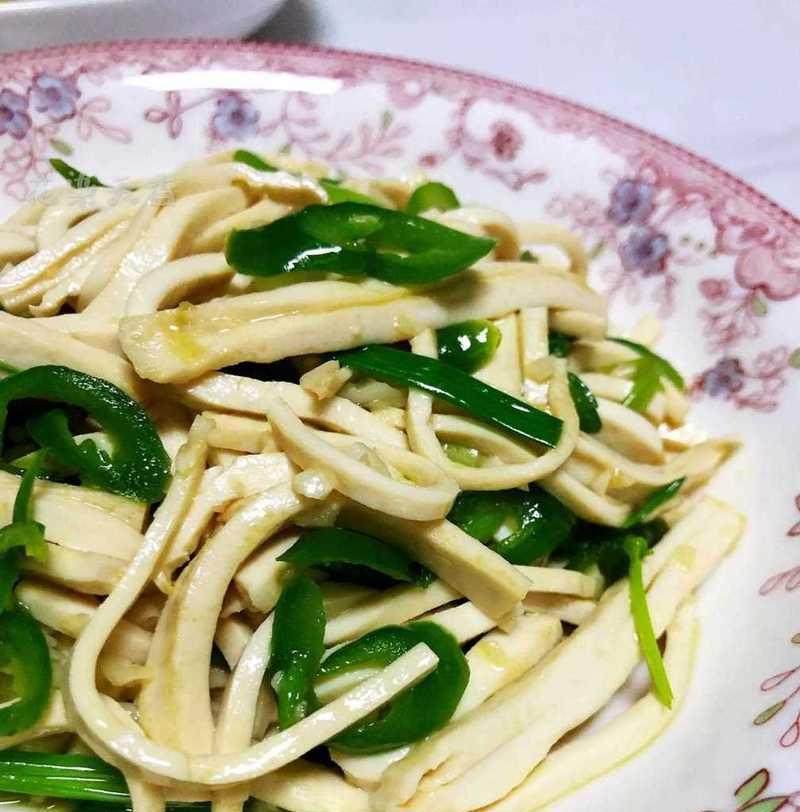 清炒豆腐皮的做法（鲜香可口）  第1张