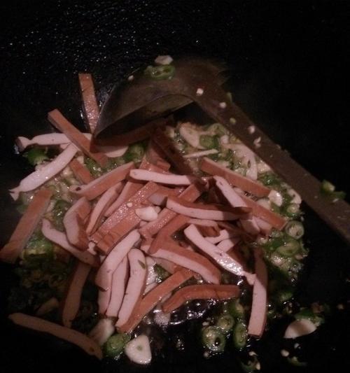 家常清炒豆腐干（做法详解）  第1张