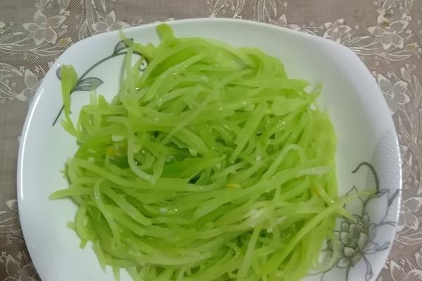 清炒冬寒菜的做法（一道清香爽口的冬季蔬菜佳肴）  第3张