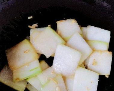 清炒冬瓜午餐肉的健康美味（以清淡口感释放肉质鲜香）