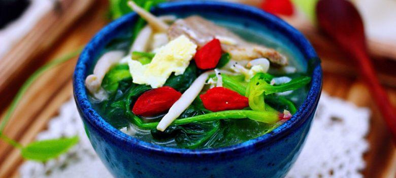 清炒菠菜白玉菇，营养又美味（清爽口感）  第1张