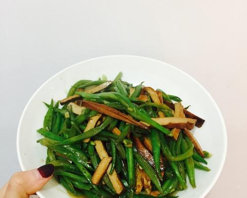 清炒扁豆角——健康营养美味佳肴（一道色香味俱佳的清炒扁豆角的家常做法）  第1张