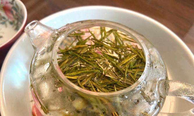 清茶与枣茶的完美组合——喝清茶一杯，享受枣茶的美好（做法简单）  第2张
