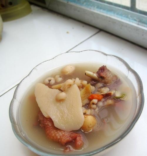 清凉解暑，以椰汁为主的夏季饮品（椰汁清补凉的做法及健康功效）  第2张