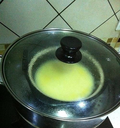 美味青蟹蒸蛋——海鲜与鲜味的完美结合（一道简单易做的家常菜）  第1张