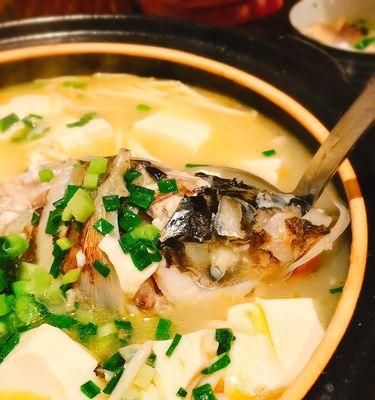 家常青蟹豆腐汤（用新鲜青蟹和嫩豆腐煮出的美味汤）