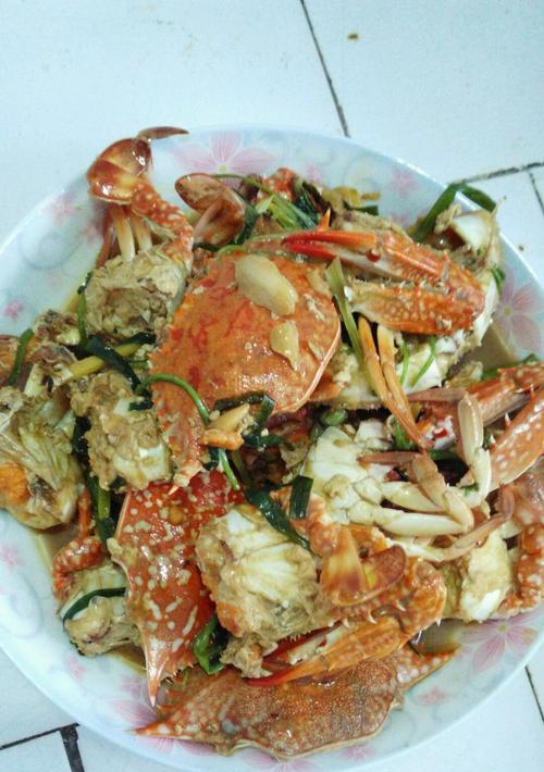咸蛋黄焗青蟹，享受美味的海鲜盛宴（美味青蟹与咸蛋黄的完美结合）  第3张