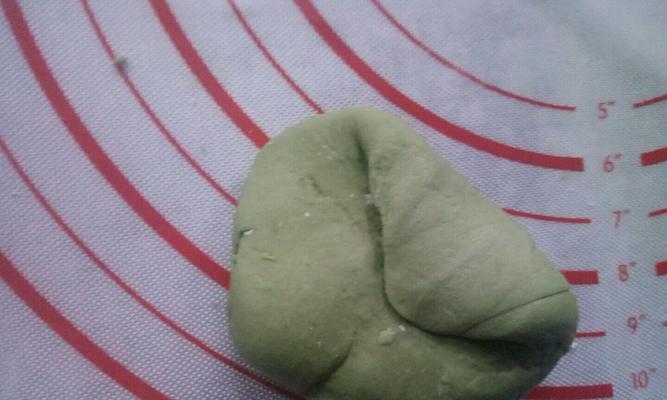 青蛙馒头的制作方法（用绿豆芽做出有趣的形状）  第1张
