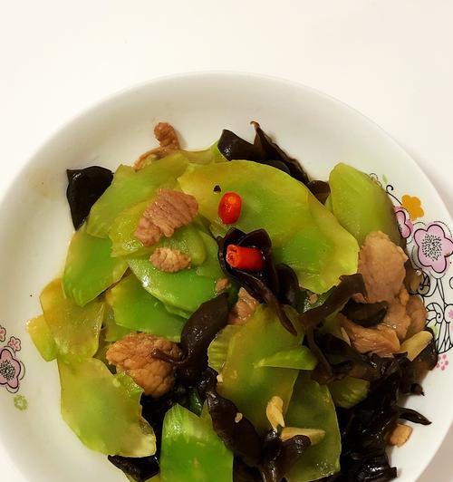 青笋木耳炒肉片（家常美食）