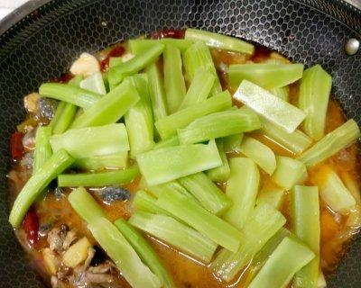 青笋鸡肉丁的做法（清爽美味）  第2张