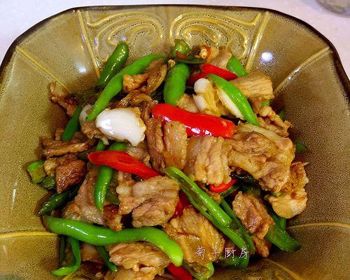 青笋回锅肉的做法（香嫩美味）
