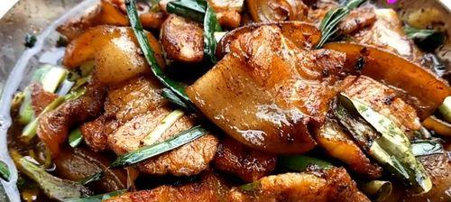 青笋回锅肉的做法（香嫩美味）  第3张