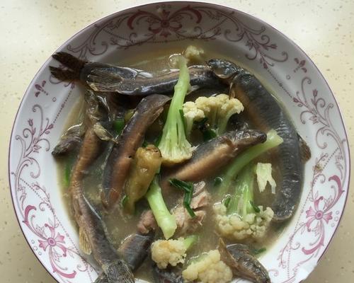 清爽美味的青笋炖泥鳅（营养丰富）  第3张