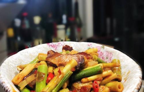 清淡爽口，营养丰富，羊肝与青笋的完美组合（清淡爽口）