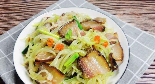 青笋炒腊肉，家常美味好滋味（做法详解）  第2张