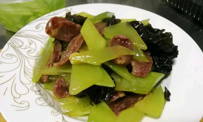 家常美食——青笋炒韭菜（清新爽口）  第1张