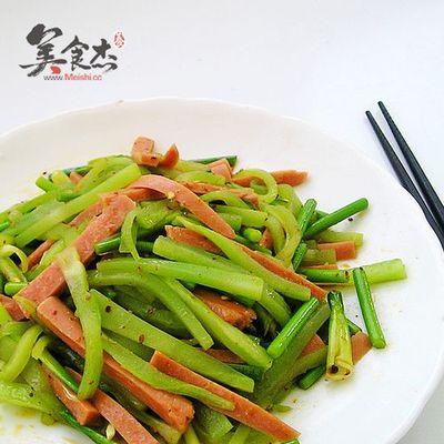 青笋炒火腿，清新爽口美味（一道简单易做的家常菜）  第3张