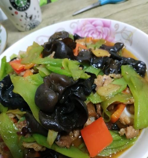 青笋炒鹅蛋，味道清香鲜美（用青笋和鹅蛋做一道清新美味的家常菜）  第3张