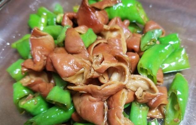 青蒜小炒肥肠的做法（家常菜肴）  第2张