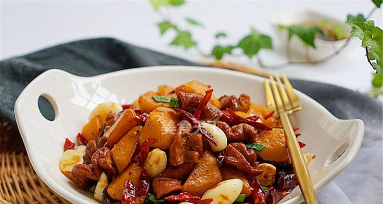 青蒜小炒肥肠的做法（家常菜肴）  第3张