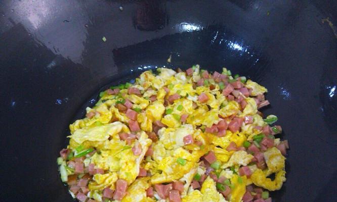 青蒜香肠炒饭（用青蒜香肠提升炒饭美味度）  第2张