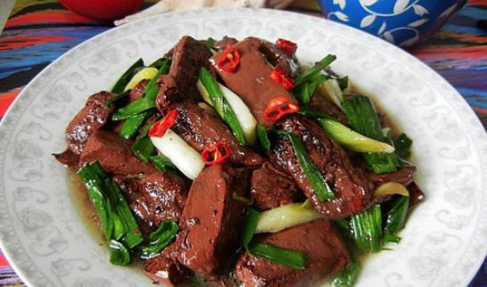 美味青蒜烧鸭血（以青蒜为主料）  第1张