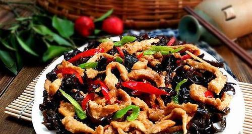 青蒜木耳炒肉片，鲜香可口的家常菜（做法简单易学）  第2张
