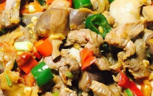 清新爽口青蒜苗炒鸡心（以青蒜苗的鲜香和鸡心的嫩滑）  第3张