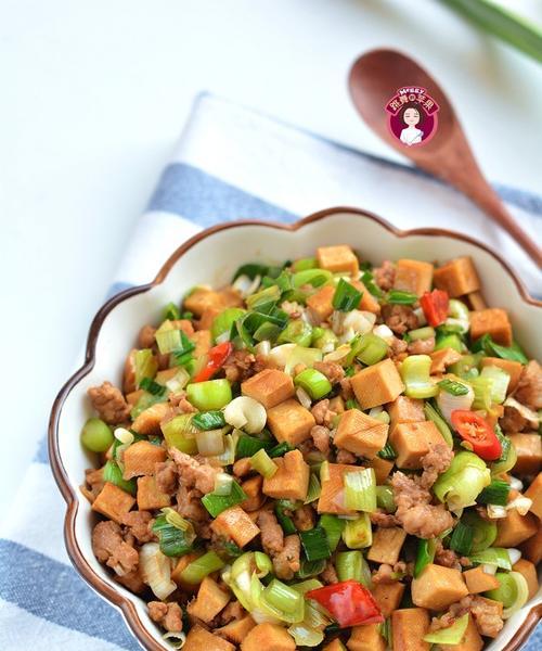 青蒜萝卜炒豆干的健康美食之旅（营养丰富）  第3张