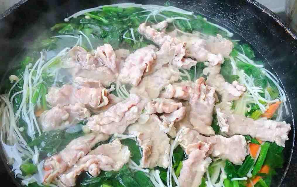 以青蒜海鲜菇爆肥牛（健康美食）