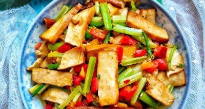 清爽可口的青蒜豆干做法（用新鲜青蒜）  第2张