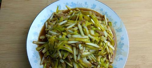 青蒜炒肉片，口感鲜美健康美味（家常菜品）  第2张